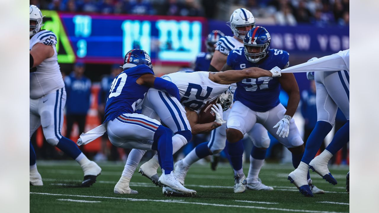 Giants punch playoff ticket with dominant 38-10 victory over Colts