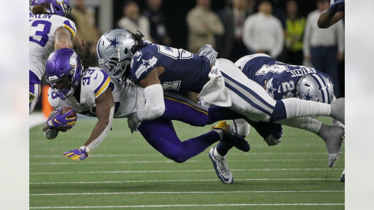 Cowboys LB Jaylon Smith's streak of 50 straight starts comes to an end vs.  Buccaneers