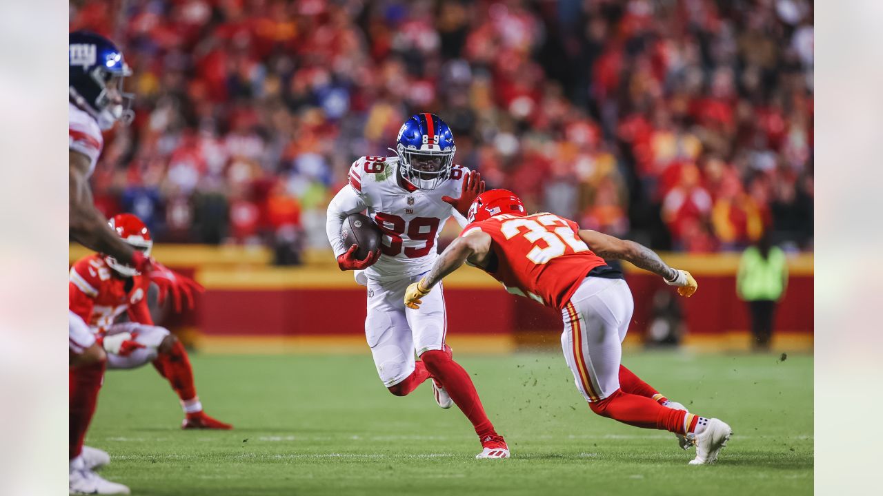 Chiefs overcome sloppy play to beat Giants 20-17