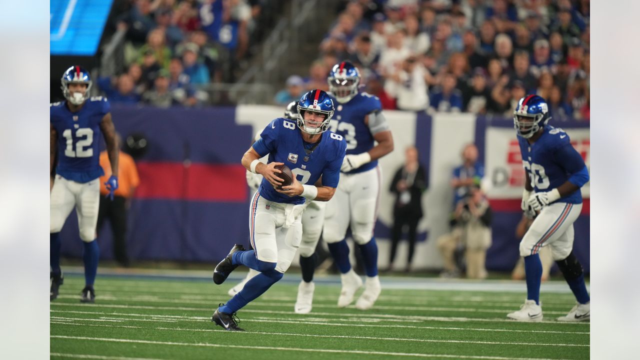 Daniel Jones, Overmatched Giants Season Unravels in Nightmare MNF Loss to  Seahawks, News, Scores, Highlights, Stats, and Rumors