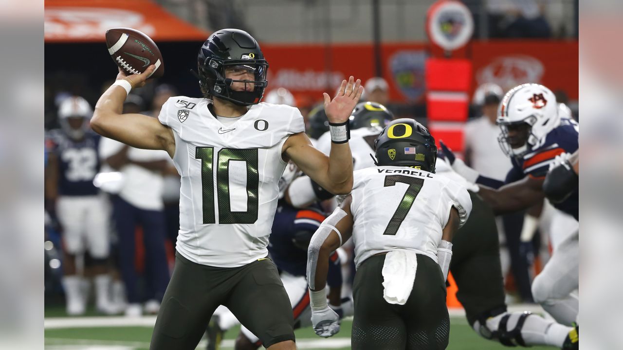 Justin Herbert Shows Off Arm Strength at Oregon Pro Day Ahead of 2020 NFL  Draft, News, Scores, Highlights, Stats, and Rumors