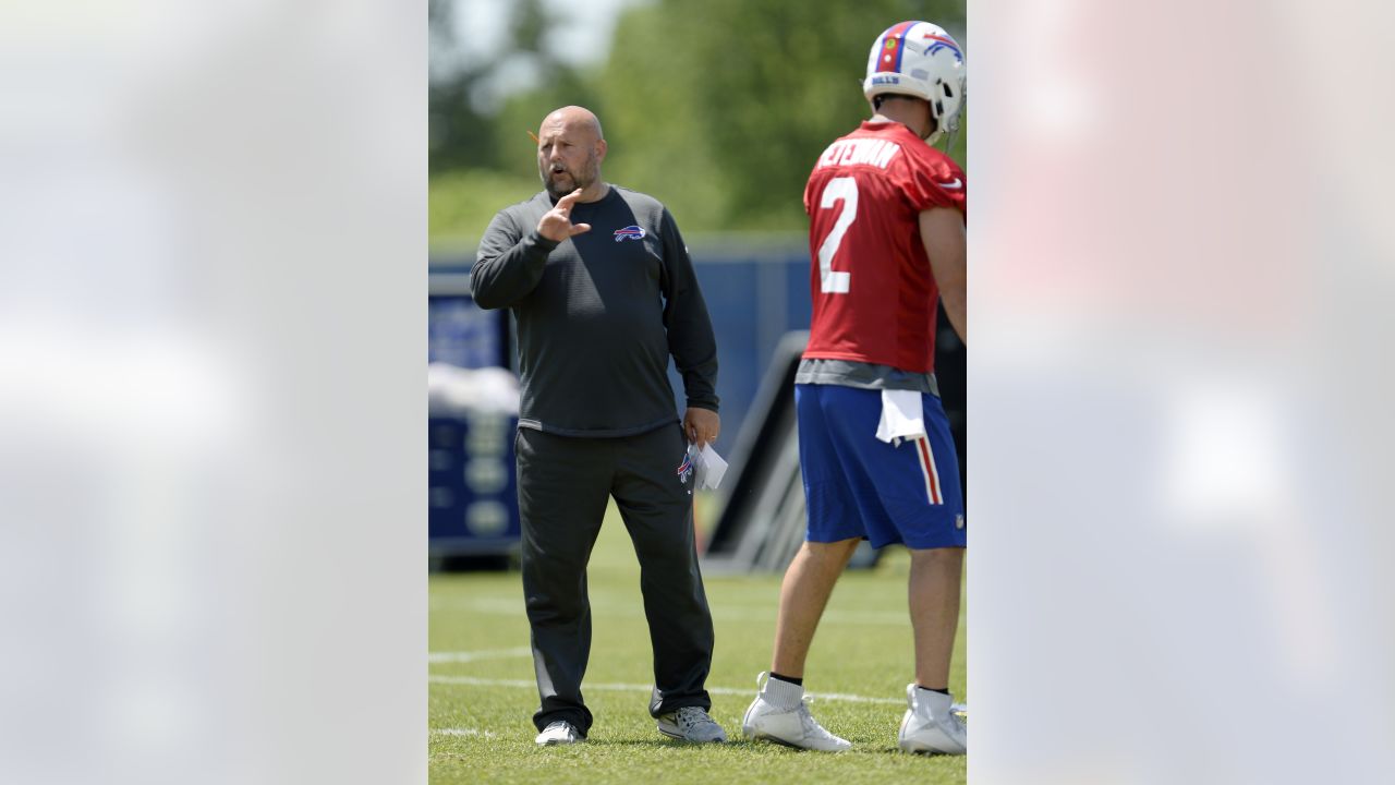 Sunday's NFL News and Rumors: A big day for Brian Daboll, Leslie