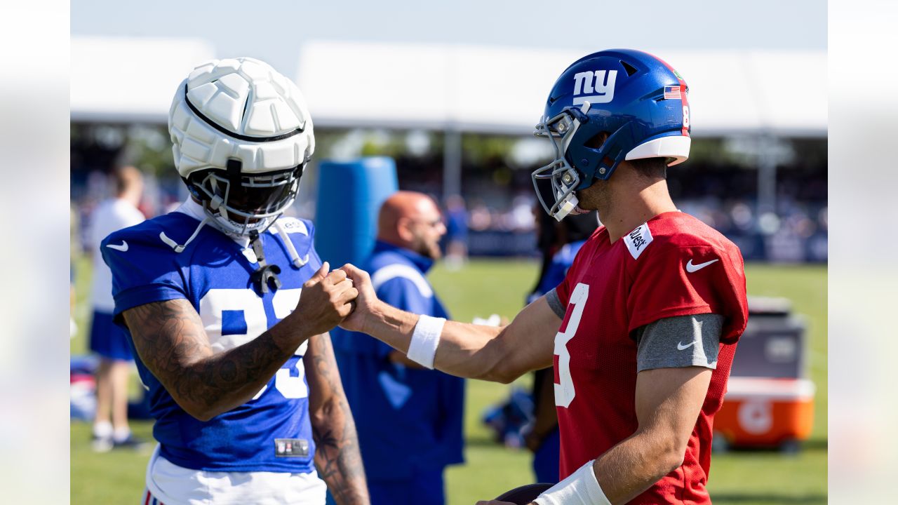 Facing 'unicorn' Darren Waller every day makes Giants defenders glad he's  on their team - The Athletic