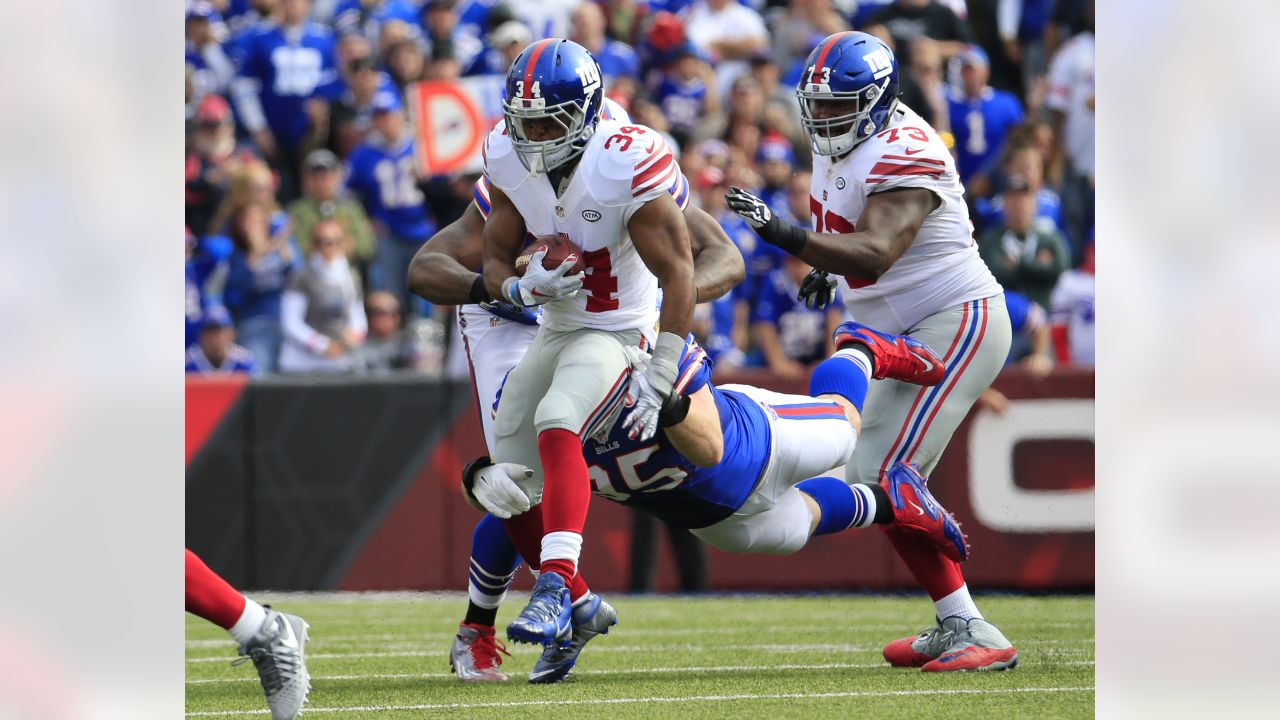 Buffalo Bills wide receiver Lee Evans runs the ball on the last play of the  game against the Cleveland Brown in an NFL football game in Orchard Park,  N.Y., Sunday, Oct. 11