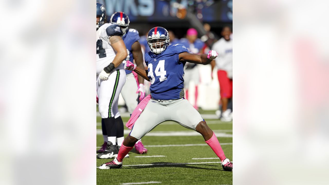 New York Giants linebacker Mathias Kiwanuka celebrates after