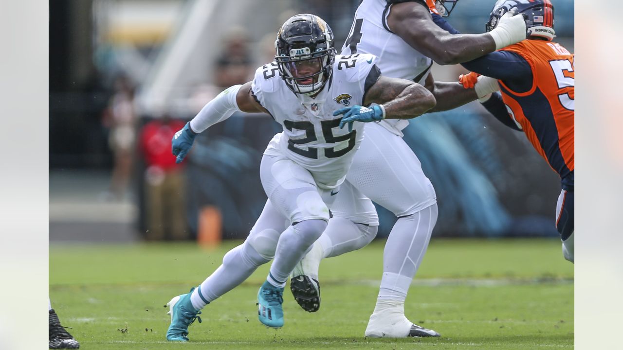 Trade Alert: Jaguars trade RB James Robinson