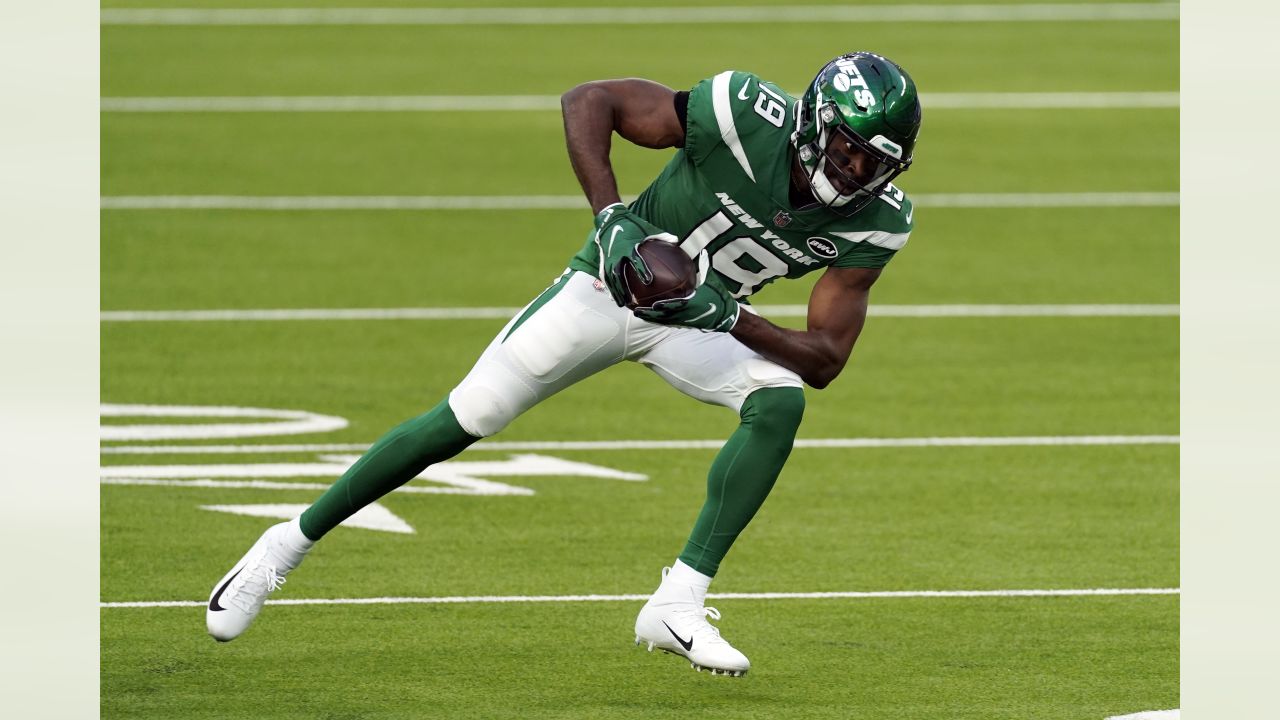 November 28, 2021: New York Jets wide receiver Jeff Smith (16) stands on  the sideline during the 2nd quarter of an NFL football game between the New  York Jets and the Houston