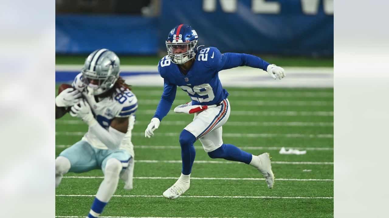 Giants Safety Xavier McKinney Wears Affordable Nike Dunks - Sports  Illustrated FanNation Kicks News, Analysis and More