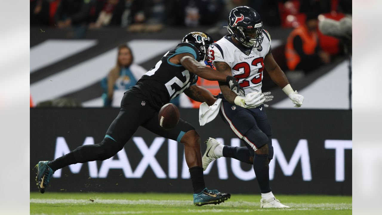 New York Giants cornerback Jarren Williams (34) runs against the Washington  Football Team during an NFL football game, Sunday, Jan. 9, 2022, in East  Rutherford, N.J. (AP Photo/Adam Hunger Stock Photo - Alamy