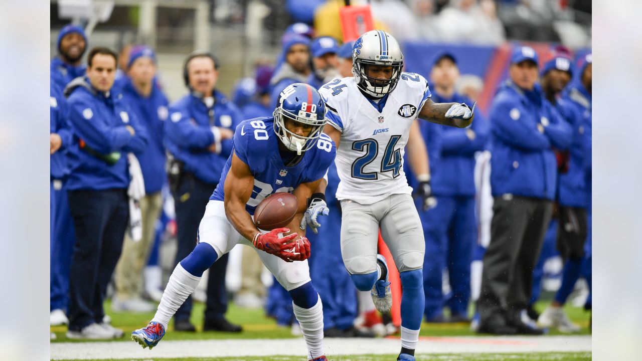 East Rutherford, NJ. 18/12/2022, New York Jets running back Zonovan Knight  (27) looks for running room during a NFL game against the Detroit Lions on  Sunday, Dec. 18, 2022 in East Rutherford