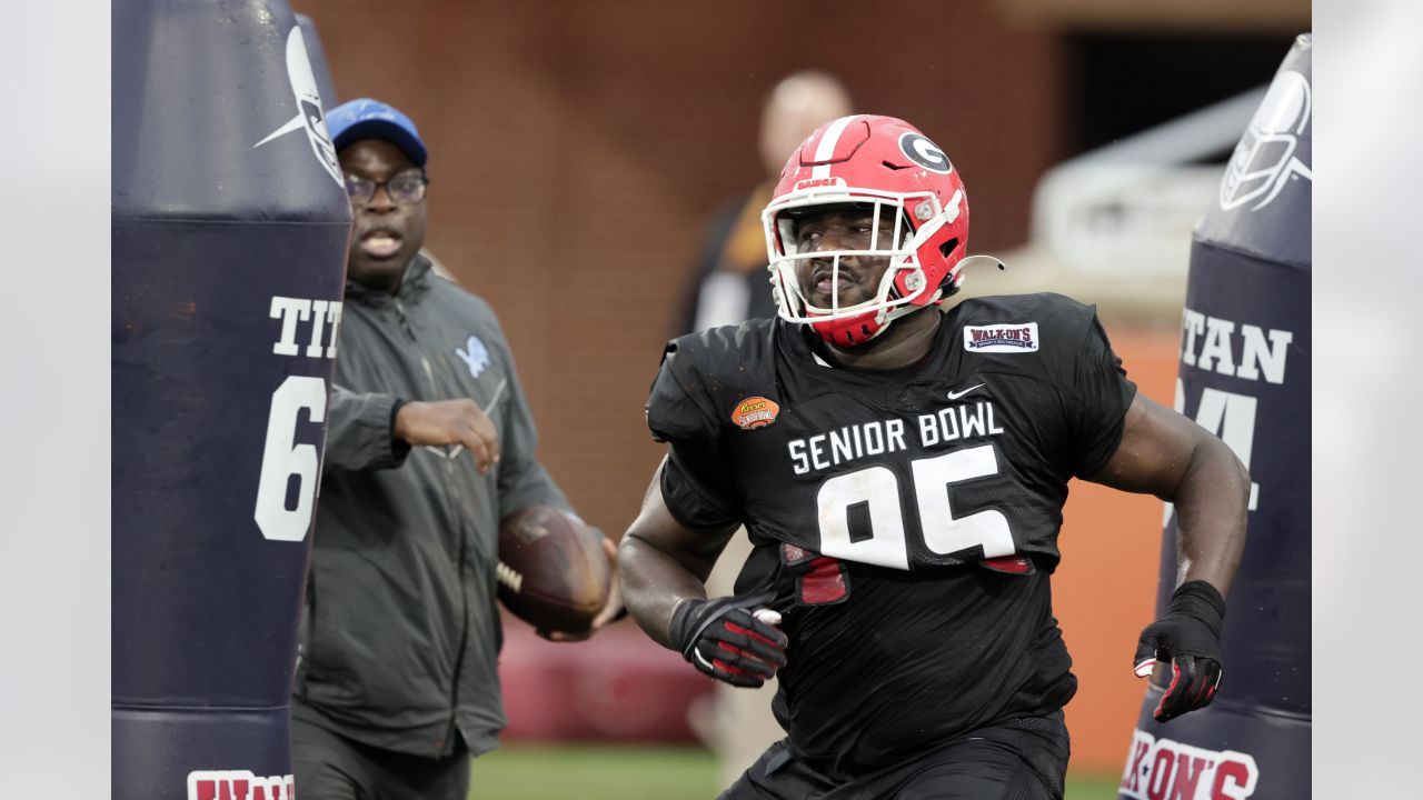 Daniel Faalele Wins Award For Biggest Enigma In Day One Of Senior Bowl  Practice - LAFB Network