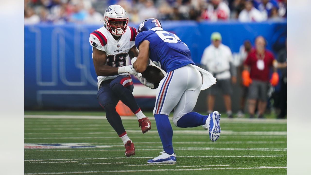 New York Giants inside linebacker Blake Martinez, left, intercepts