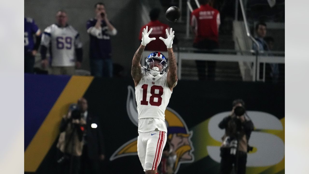 New York Giants' Isaiah Hodgins catches a touchdown pass during the second  half of an NFL football game against the Washington Commanders, Sunday, Dec.  4, 2022, in East Rutherford, N.J. (AP Photo/John