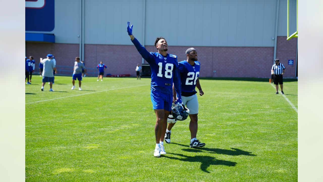 Eli Manning Has Jokes After Seeing Saquon Barkley's Leg Workout