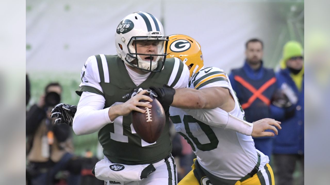 East Rutherford, New Jersey, USA. 23rd Dec, 2018. Green Bay Packers outside  linebacker Clay Matthews (52) during a NFL game between the Green Bay  Packers and the New York Jets at MetLife