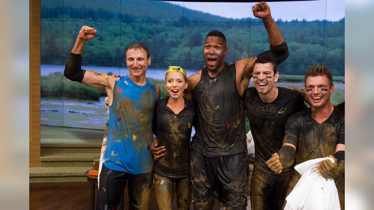 Video Michael Strahan's jersey comes out of retirement for trip to space -  ABC News