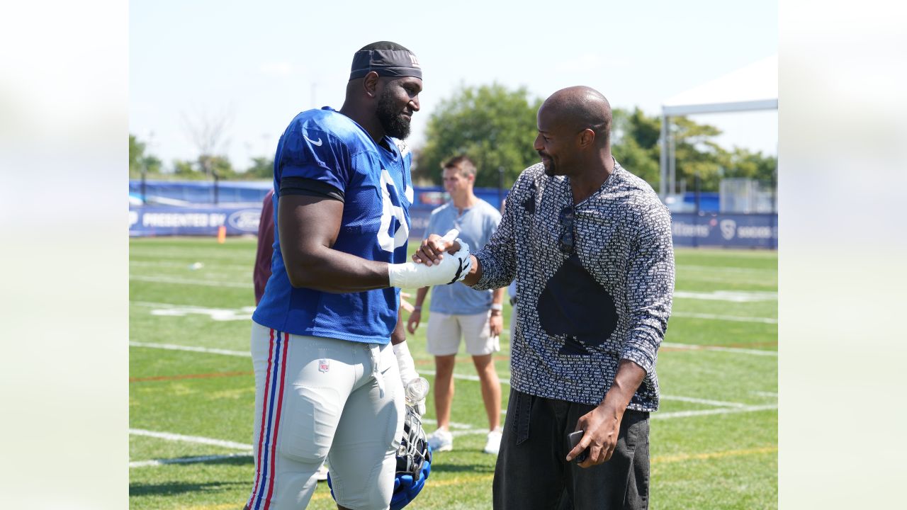 New York Giants Coverage on Instagram: The Giants have signed Chigbo Roy  Mbaeteka, a 6-foot-9 offensive lineman from the international pathway  program. He particiapted in a football camp in Africa that Osi