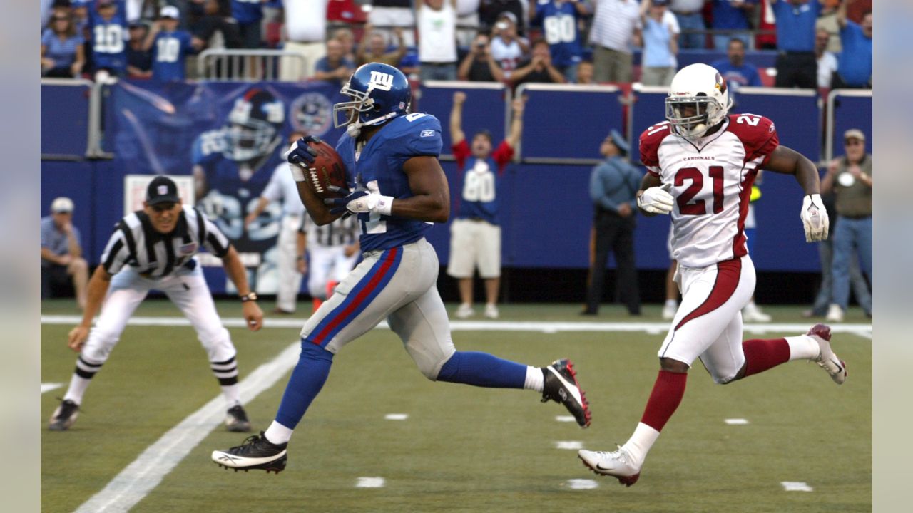 New York Giants' Saquon Barkley runs on the field before an NFL football  game against the Washington Commanders, Sunday, Dec. 4, 2022, in East  Rutherford, N.J. (AP Photo/John Minchillo Stock Photo - Alamy