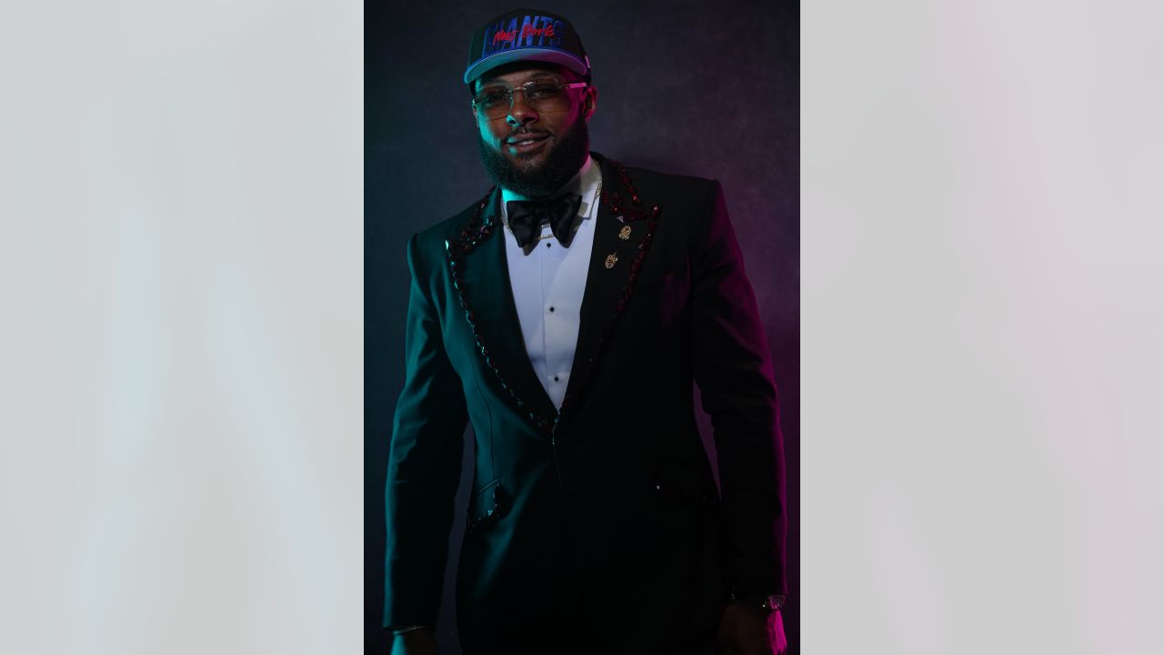 Kayvon Thibodeaux's Top Hat and Chain Continue Fashion-Filled Wild