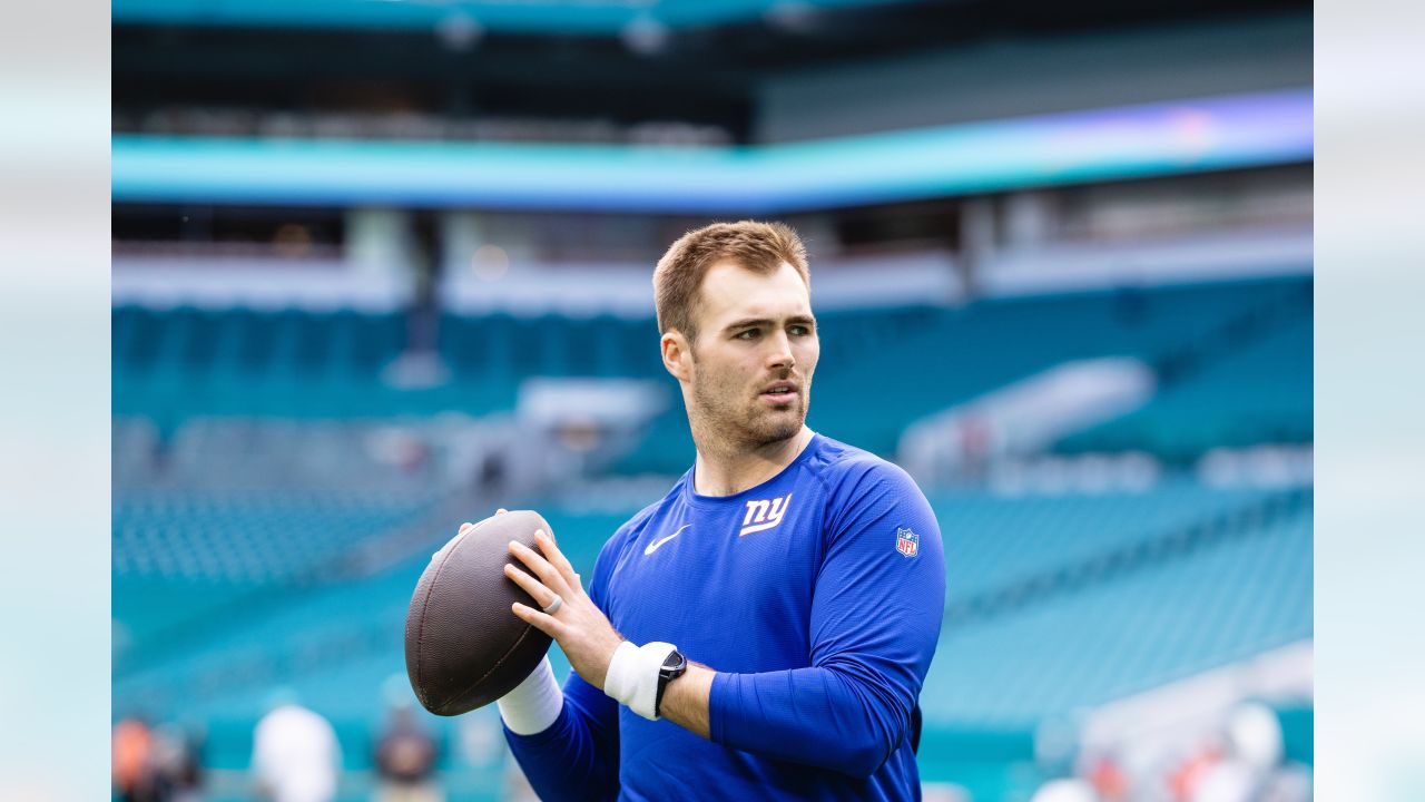 Mike Glennon got a concussion vs. Dolphins, Daniel Jones is out, so Giants'  next QB option is a player just signed last week 