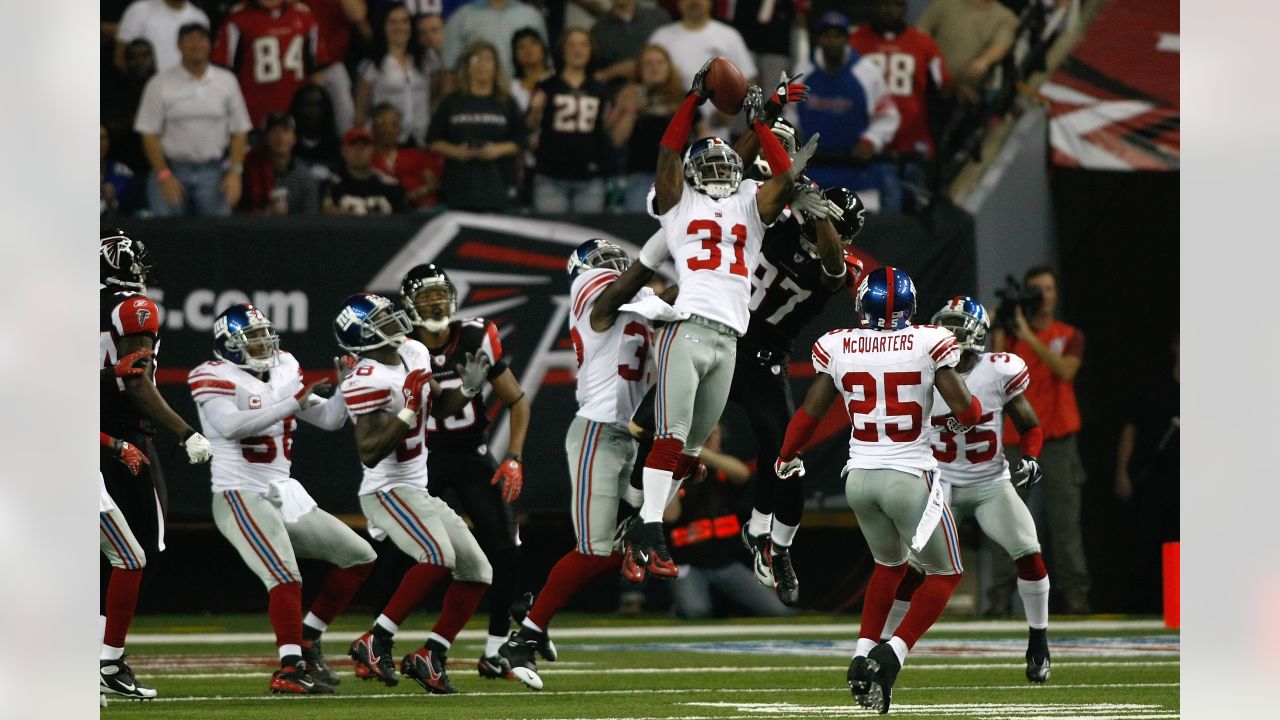 Atlanta Falcons tight end Kyle Pitts makes a catch during practice before  an NFL football game against the New York Giants, Sunday, Sept. 26, 2021,  in East Rutherford, N.J. (AP Photo/Seth Wenig