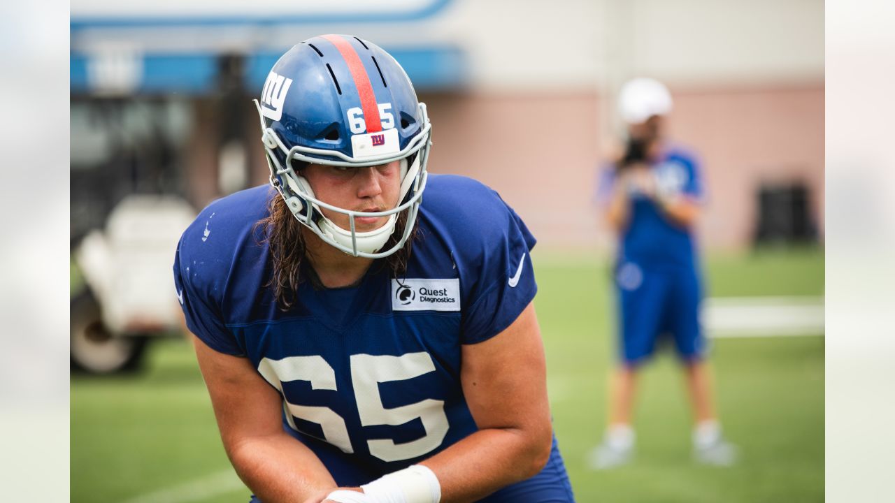 New York Giants center Nick Gates (65) takes the field to face the