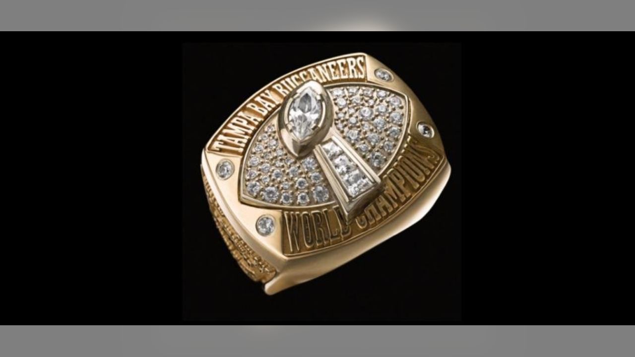 Osi Umenyiora reflects on Super Bowl Rings
