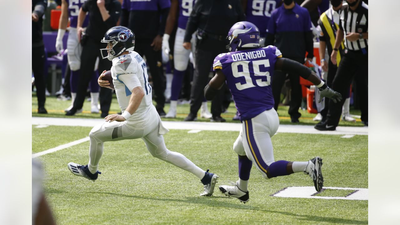 Vikings practice-squad DE Ifeadi Odenigbo spurns Eagles offer, gets raise