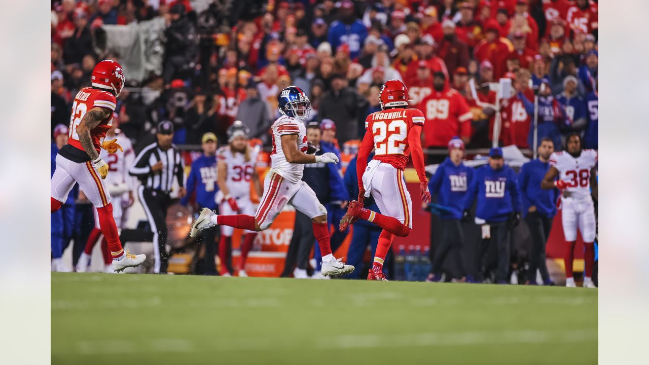 Chiefs capitalize on lucky breaks, stop sky from falling with win over  Giants