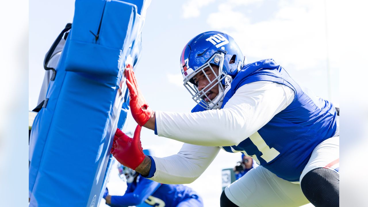 \ud83e\uddf1 Fabian Moreau is THAT GUY - making the stop just in front of the goal  line to secure the Giants victory! | Instagram