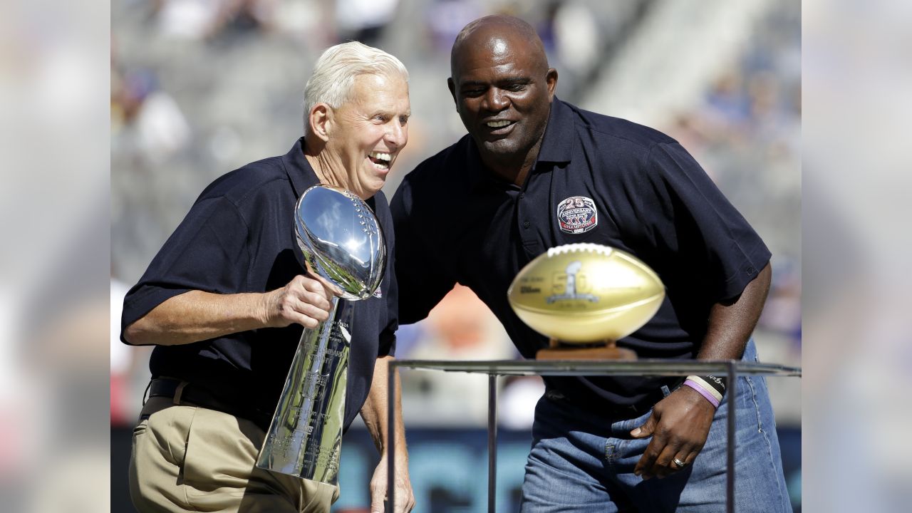 Throwback Thursday: Lawrence Taylor's INCREDIBLE Thanksgiving Game vs. Lions, Thanksgiving, This Thanksgiving play was iconic 