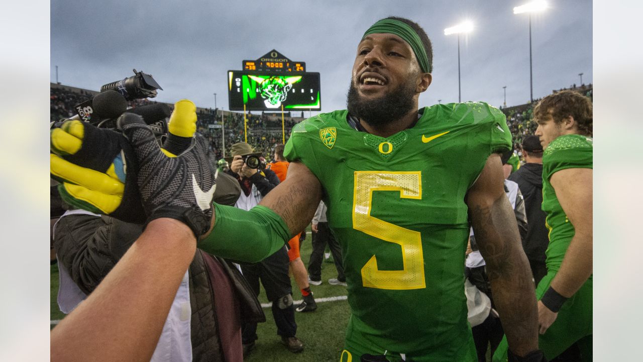 Which Oregon football Players are invited to the NFL Combine?