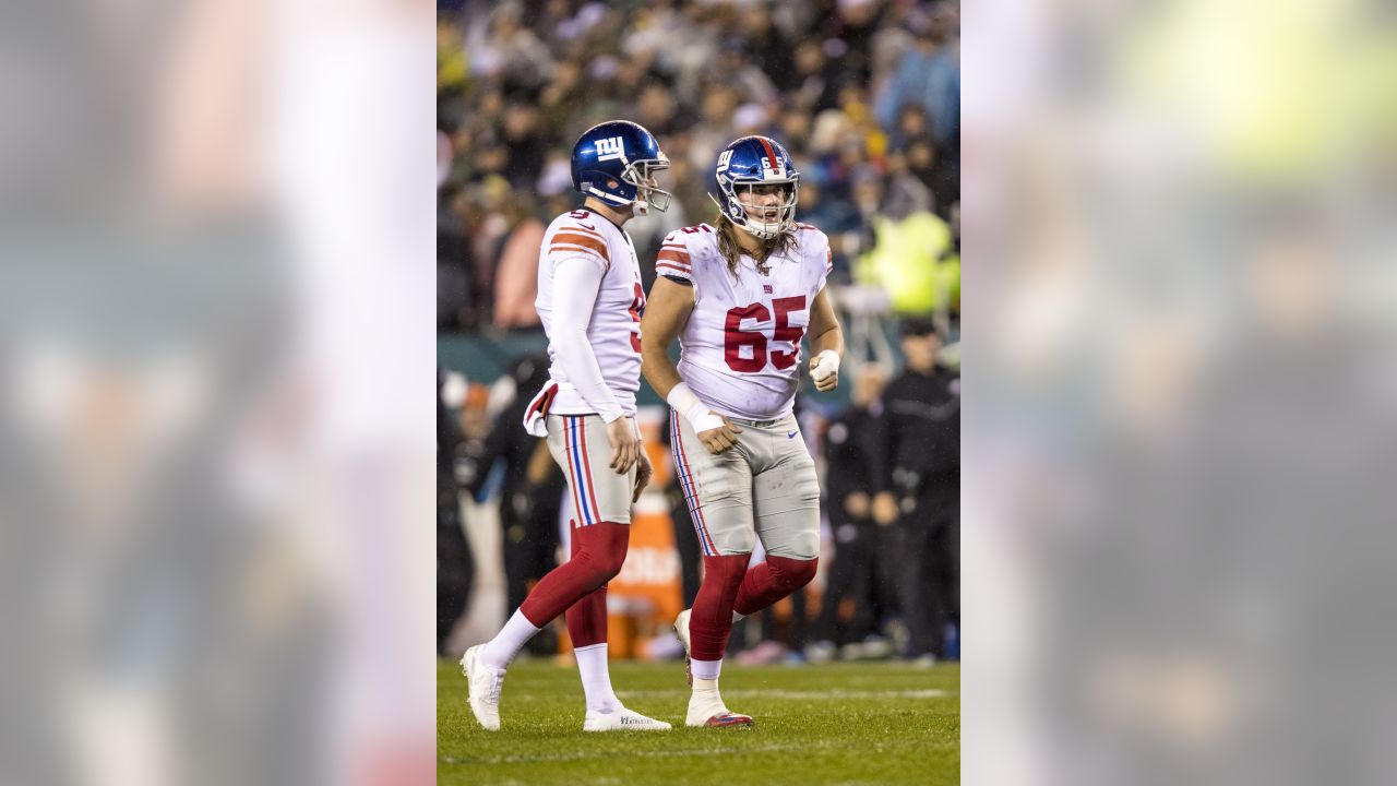 Offensive lineman Nick Gates signs two-year contract extension with Giants