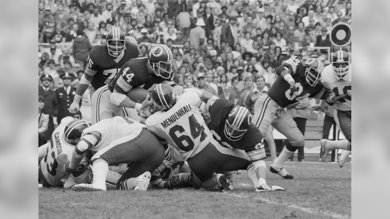 Washington Redskins running back John Riggins (44) gains yardage