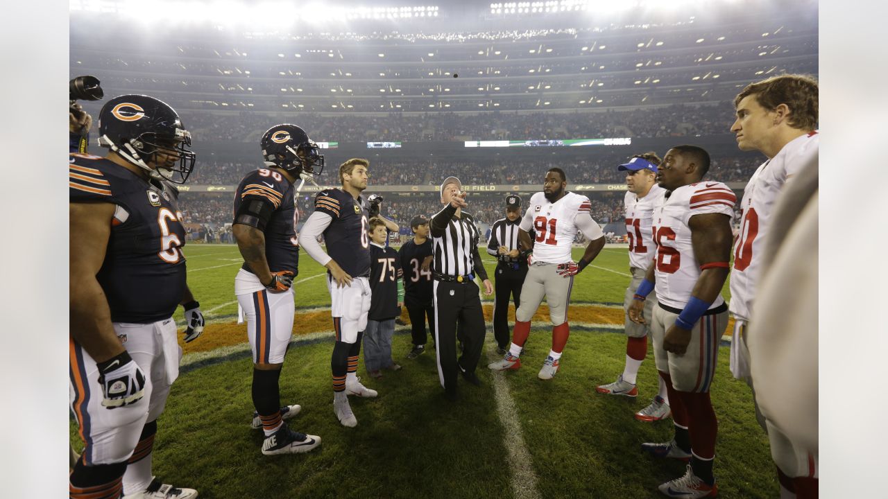 Chicago Bears fan chows down on pumpkin pie during game vs. New York Giants