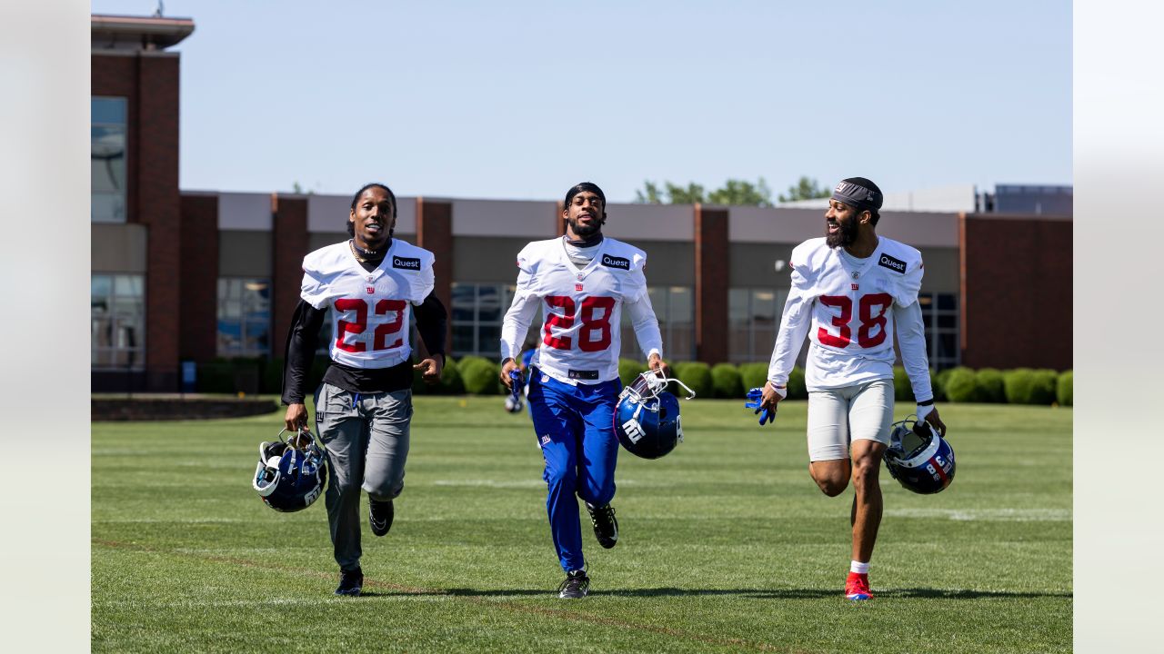 Giants OTAs Check-In: Daniel Jones Slings It, Darren Waller's Strong  Impression, More - Bleacher Nation