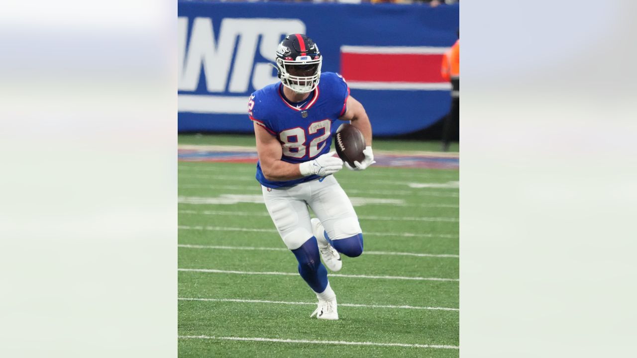 New York Giants tight end Daniel Bellinger warms up before an NFL preseason  football game against the Carolina Panthers, Friday, Aug. 18, 2023, in East  Rutherford, N.J. (AP Photo/Bryan Woolston Stock Photo 