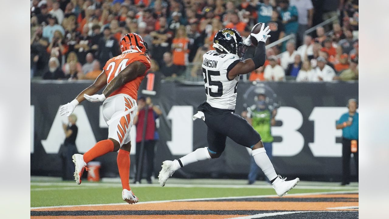 Vonn Bell Cincinnati Bengals Game-Used #24 White Jersey vs. Washington  Football Team on November 22 2020