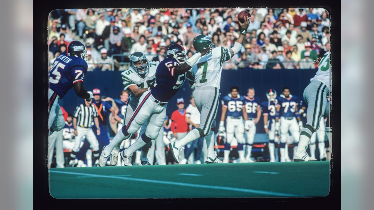 New York Giants LB, Lawrence Taylor sacks Cowboys' Qb Troy Aikman #NYG LT