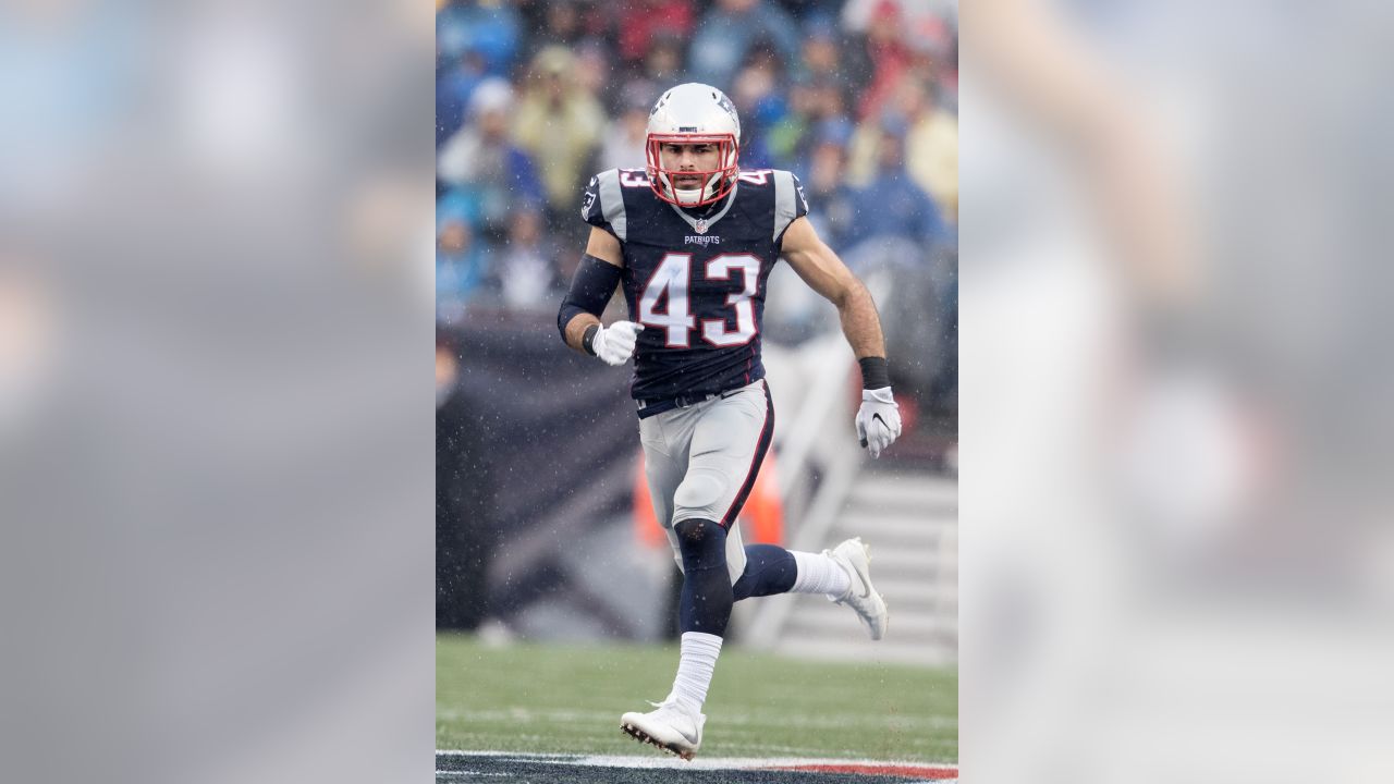 December 21, 2014: New England Patriots defensive back Nate Ebner (43)  catches the ball during warm-ups prior to the NFL game between the New  England Patriots and the New York Jets at