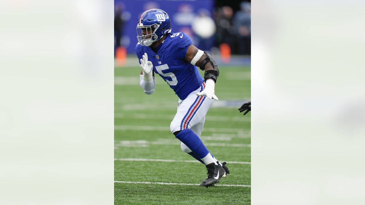 Jones, Barkley lead Giants past Texans 24-16 for 7-2 start - ABC7 New York