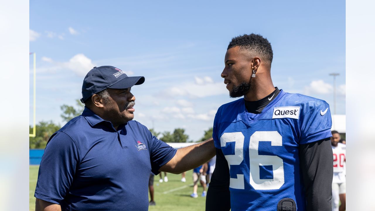 Conerly Inducted Into N.Y. Giants Ring Of Honor - Ole Miss Athletics