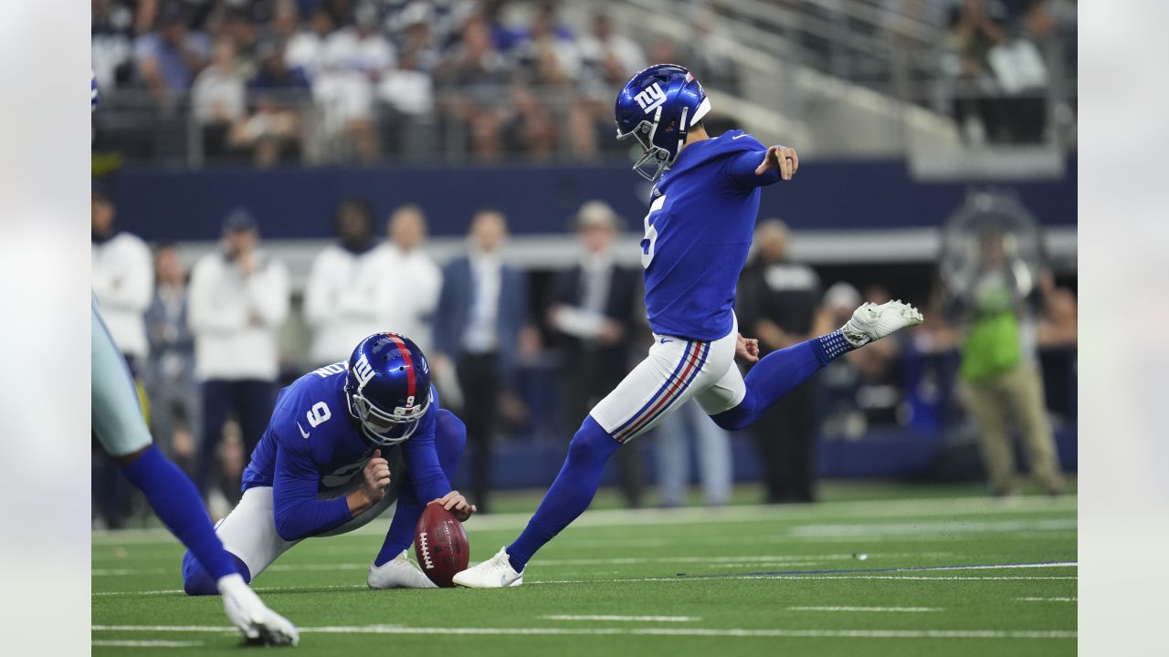 Giants Lose Barkley, Jones To Injury, Get Manhandled By Cowboys - CBS New  York