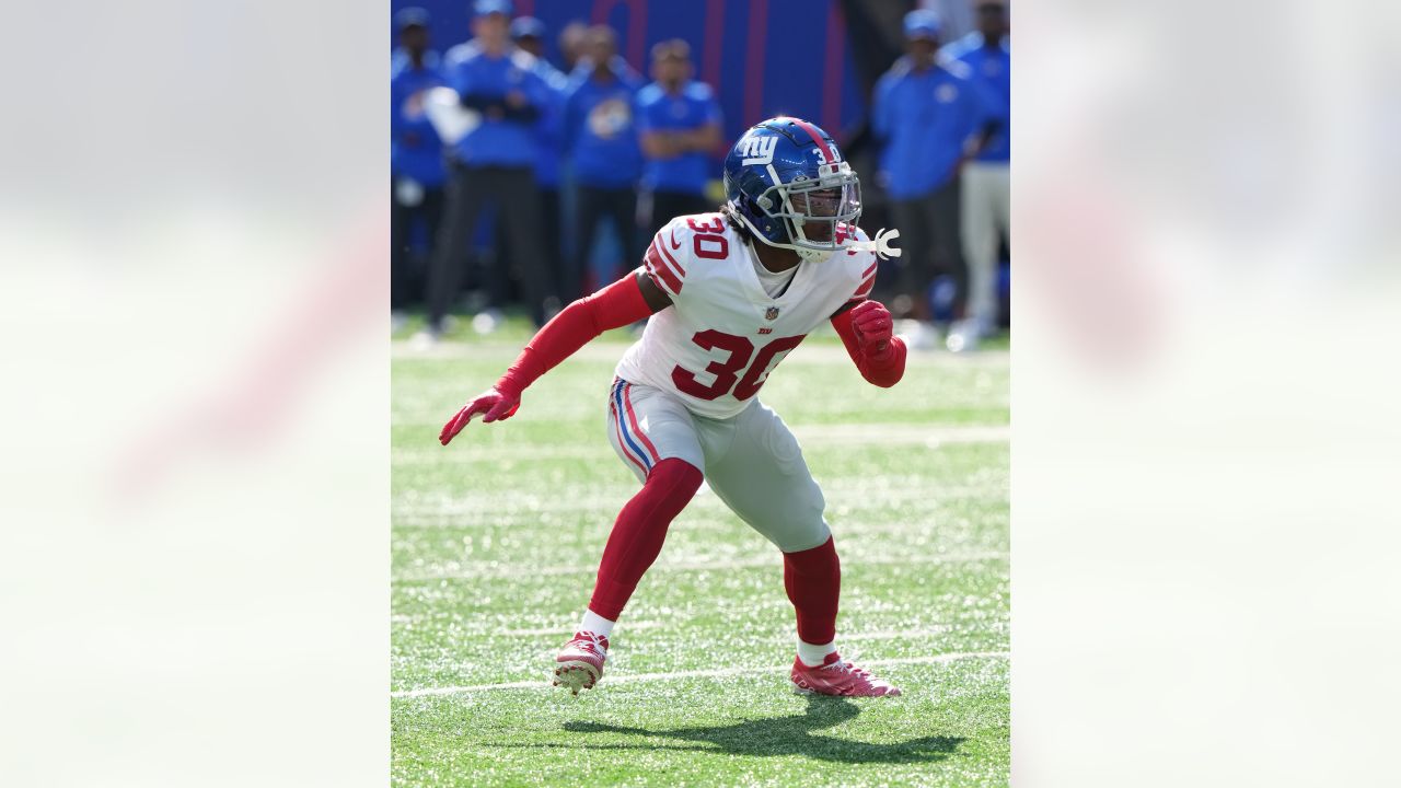 New York Giants cornerback Darnay Holmes (30) responds to the play