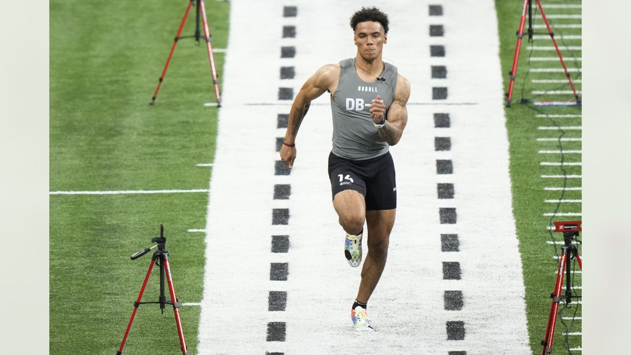 Quarterbacks Run the 40-Yard Dash at 2023 NFL Combine 