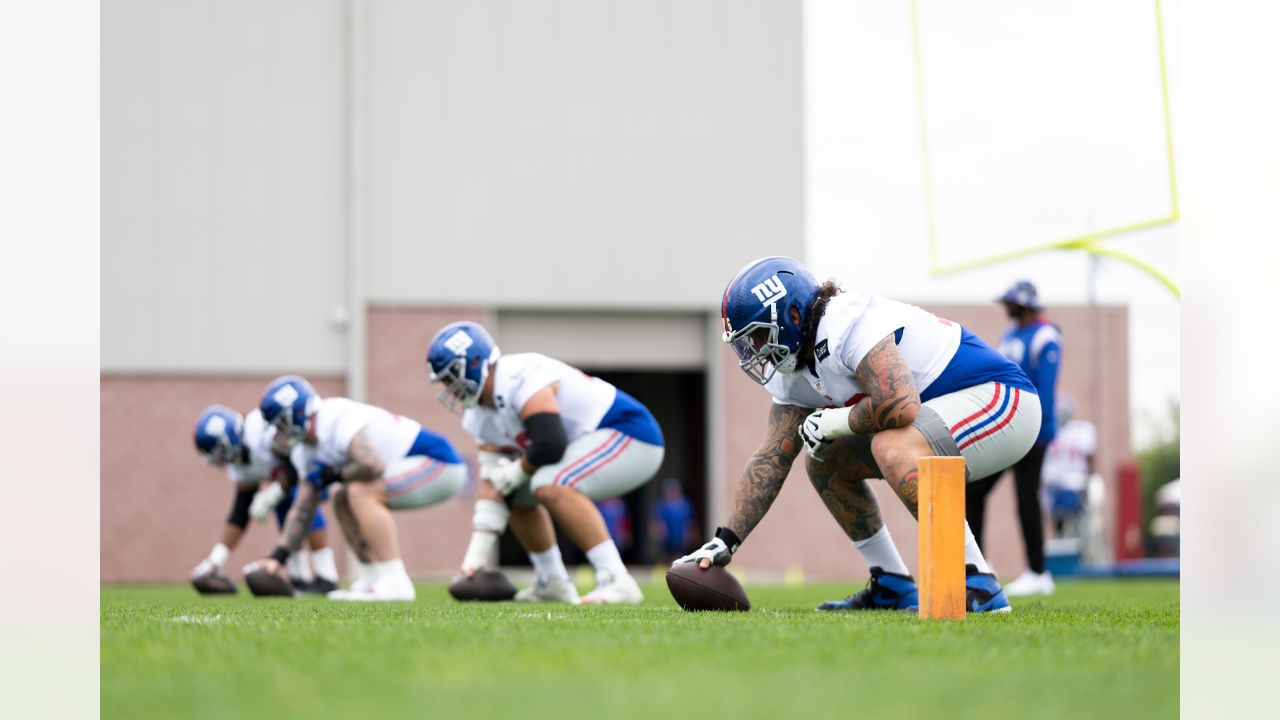 NFL training camp 2022 live: New York Giants' Saquon Barkley turning heads,  Tennessee Titans' Derrick Henry breaking helmets - ABC7 San Francisco