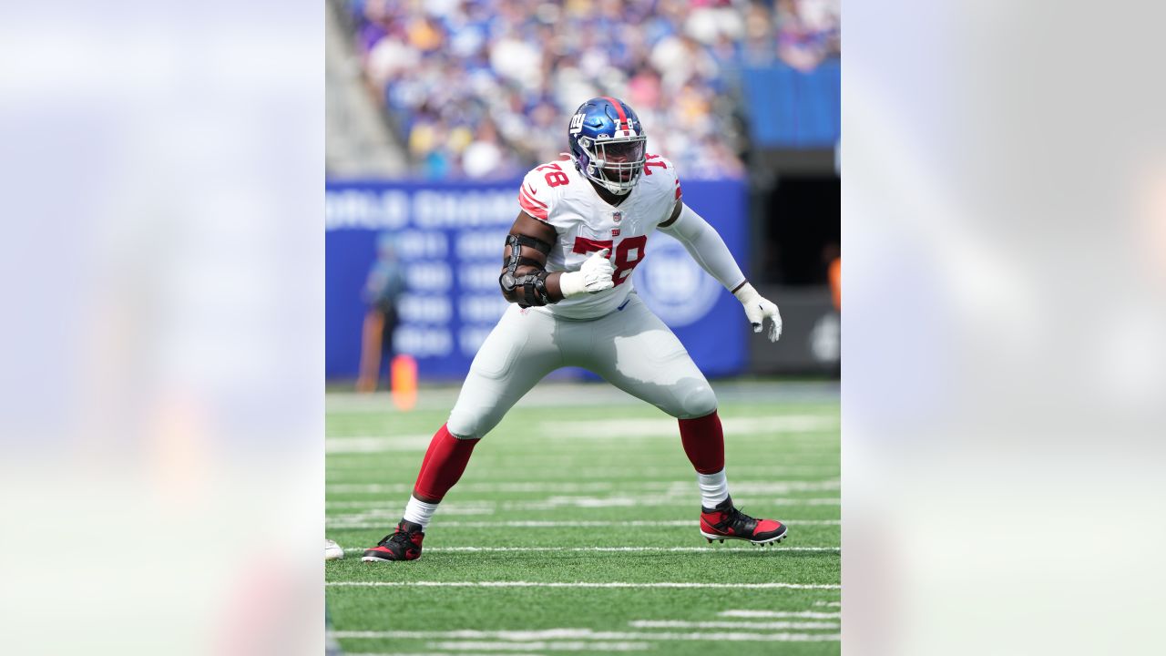 Giants place LT Andrew Thomas (ankle) on IR