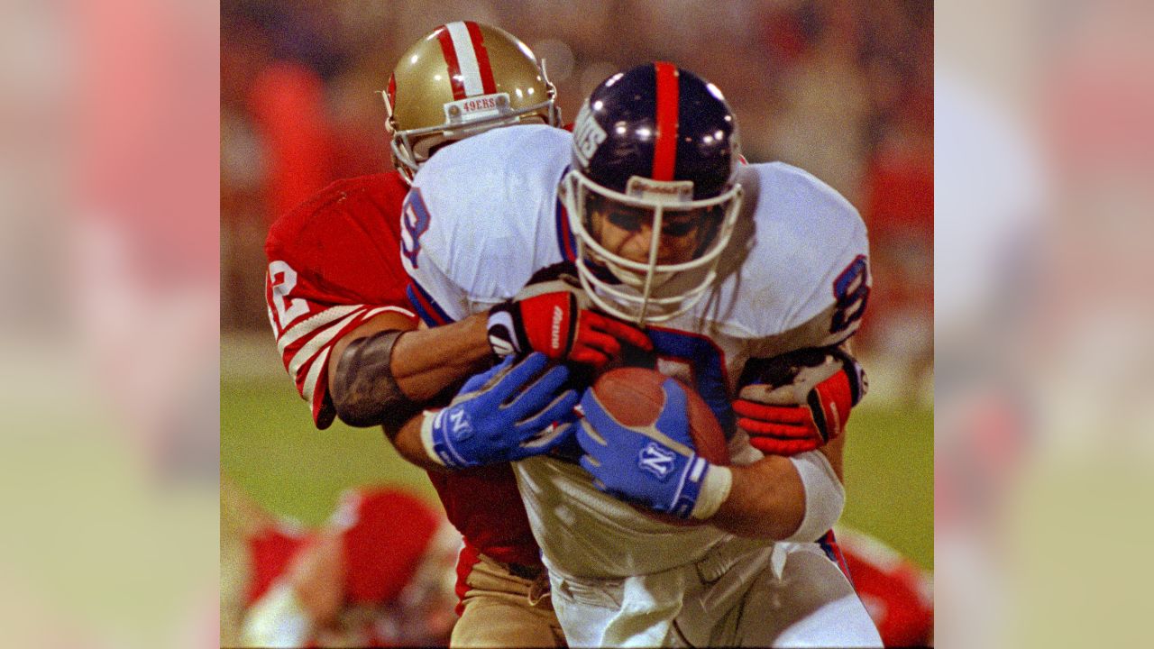 San Francisco, California, USA. 20th Nov, 1994. San Francisco 49ers vs. Los  Angles Rams at Candlestick Park Sunday, November 20, 1994. 49ers beat Rams  31-27. San Francisco 49ers quarterback Steve Young (8)