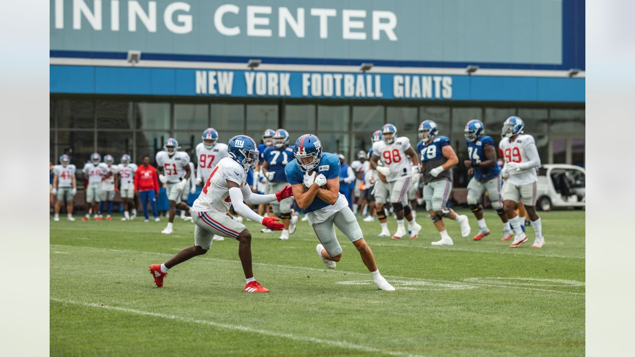 New York Giants wide receiver David Sills (84) runs against the