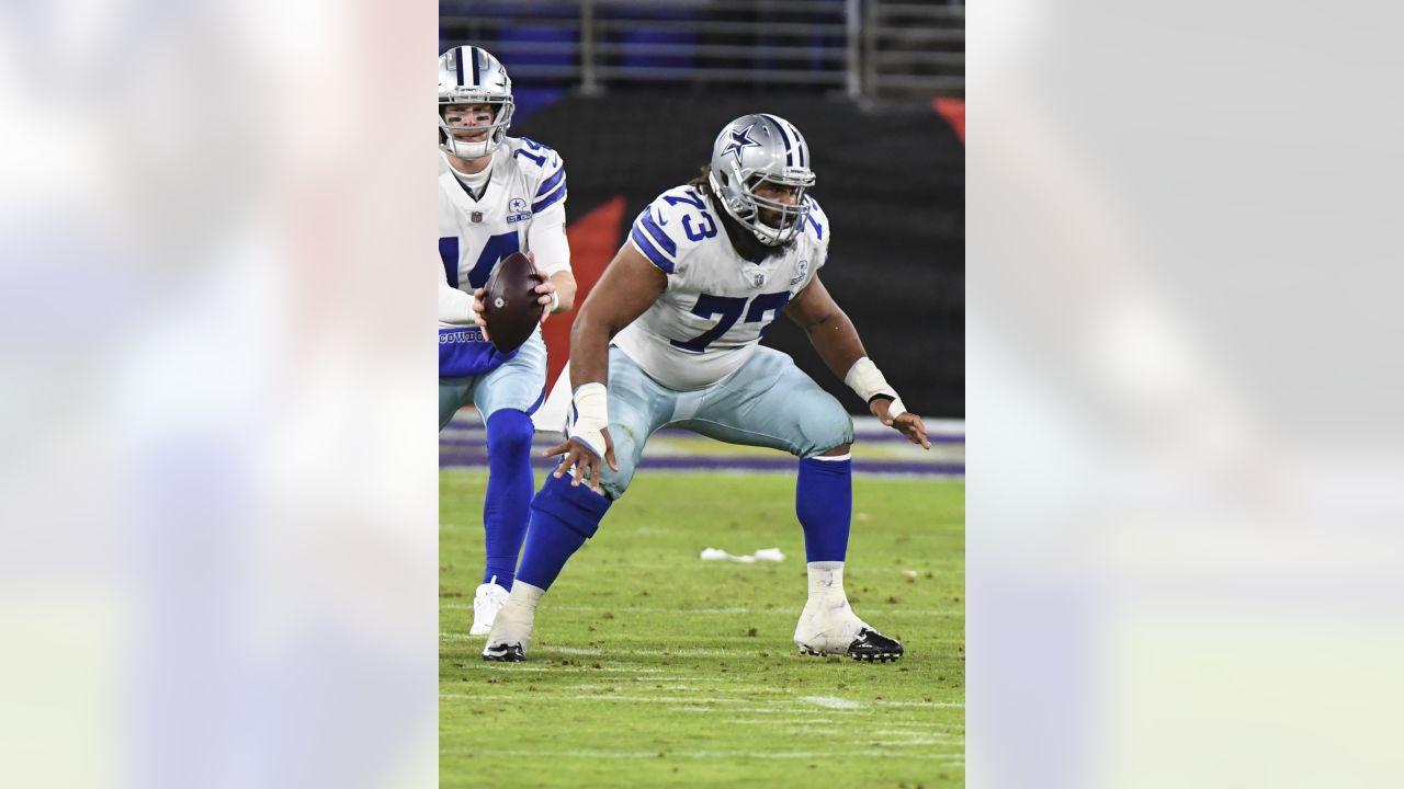 Cowboys C Joe Looney exits vs. Browns with knee injury